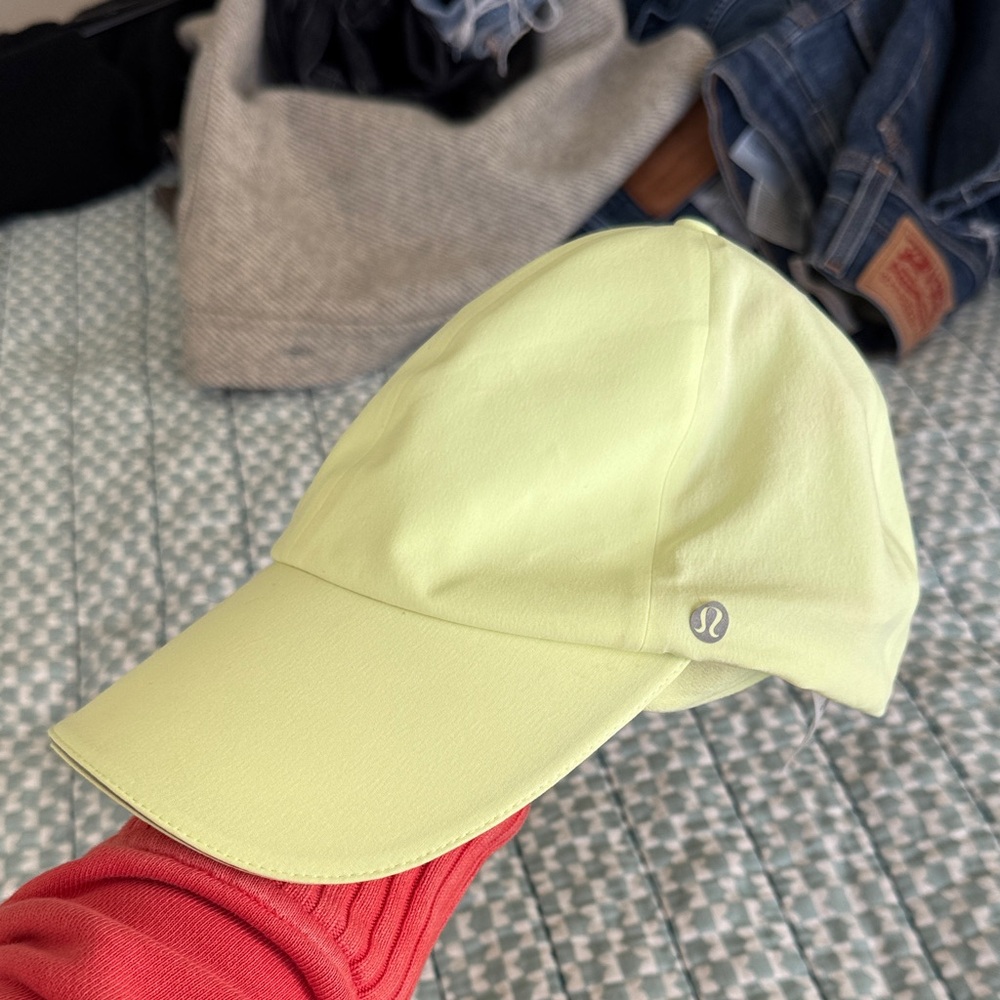 LULU LEMON NEON YELLOW FAST RUN HAT